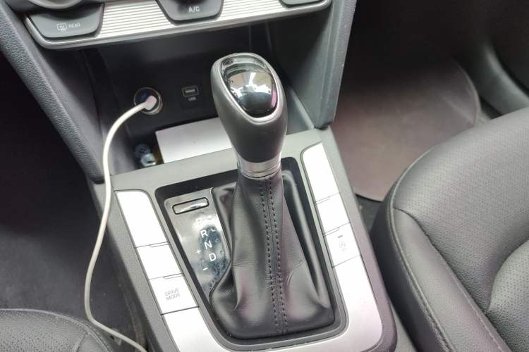 Used Hyundai Elantra (6th Generation / Lingdong) 2019 1.5L CVT ZhiXuan – Elite Version Gear Lever