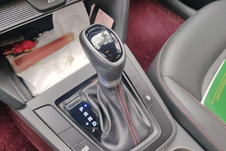 Used Hyundai Elantra (6th Generation / Lingdong) 2019 1.4T Dual-Clutch Xuan Dong · Dynamic Model Gear Lever