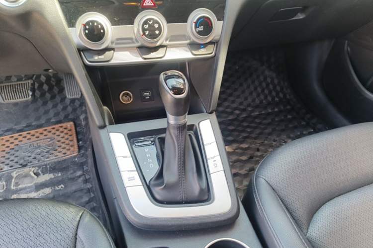 Used Hyundai Elantra (6th Generation / Lingdong) 2019 1.5L CVT ZhiXuan – Elite Version Gear Lever