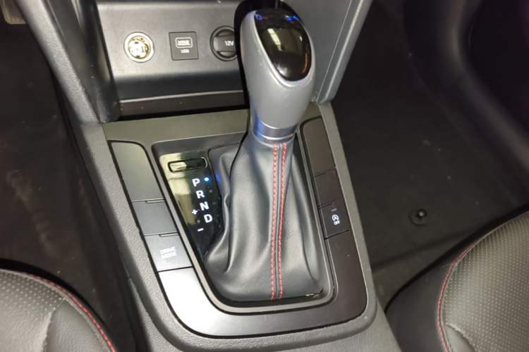 Used Hyundai Elantra (6th Generation / Lingdong) 2019 1.4T Dual-Clutch Xuan Dong · Dynamic Model Gear Lever