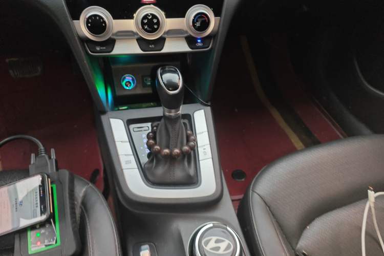 Used Hyundai Elantra (6th Generation / Lingdong) 2019 1.5L CVT ZhiXuan – Elite Version Gear Lever
