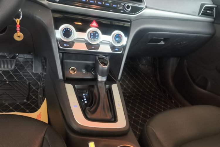 Used Hyundai Elantra (6th Generation / Lingdong) 2019 1.5L CVT ZhiXuan – Elite Version Gear Lever
