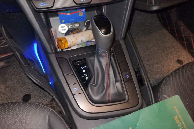 Used Hyundai Elantra (6th Generation / Lingdong) 2019 1.4T Dual-Clutch Xuan Dong · Dynamic Model Gear Lever