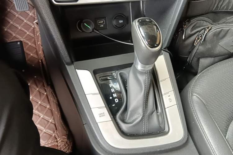 Used Hyundai Elantra (6th Generation / Lingdong) 2019 1.5L CVT ZhiXuan – Elite Version Gear Lever