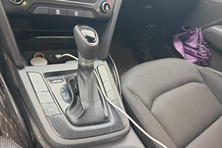 Used Hyundai Elantra (6th Generation / Lingdong) 2019 1.4T Dual-Clutch Xuan Dong · Dynamic Model Gear Lever