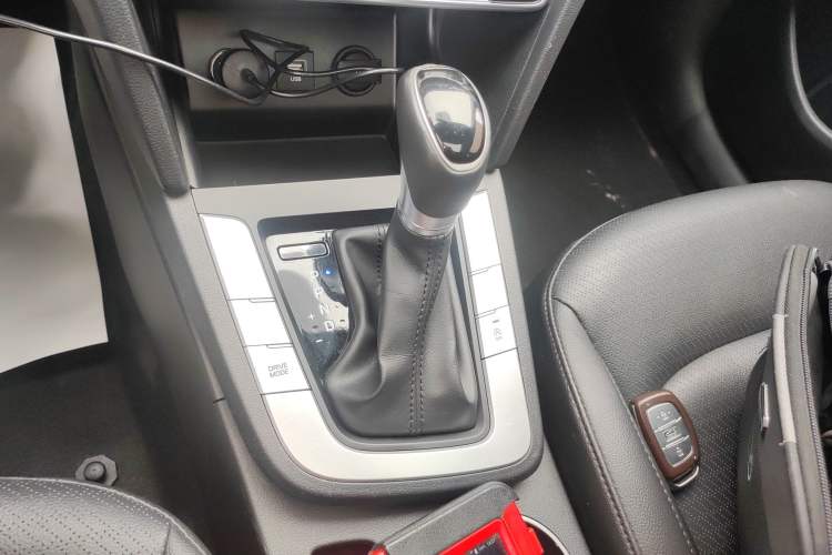 Used Hyundai Elantra (6th Generation / Lingdong) 2019 1.5L CVT ZhiXuan – Elite Version Gear Lever