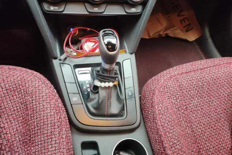 Used Hyundai Elantra (6th Generation / Lingdong) 2019 1.4T Dual-Clutch Xuan Dong · Dynamic Model Gear Lever