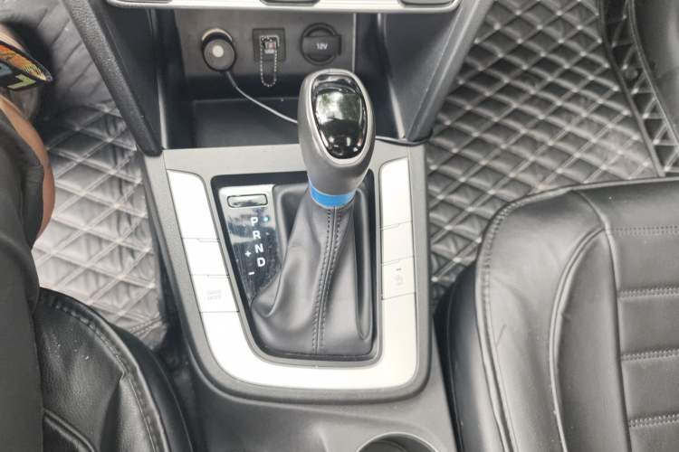 Used Hyundai Elantra (6th Generation / Lingdong) 2019 1.5L CVT ZhiXuan – Elite Version Gear Lever