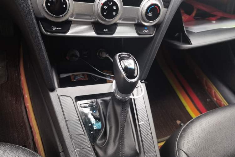 Used Hyundai Elantra (6th Generation / Lingdong) 2019 1.5L CVT ZhiXuan – Elite Version Gear Lever