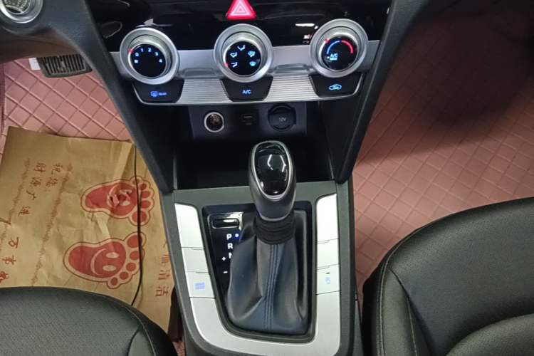 Used Hyundai Elantra (6th Generation / Lingdong) 2019 1.5L CVT ZhiXuan – Elite Version Gear Lever