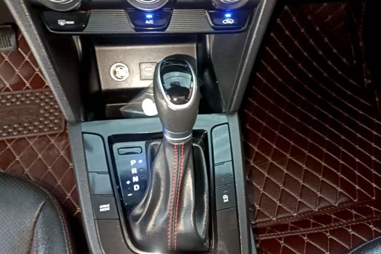 Used Hyundai Elantra (6th Generation / Lingdong) 2019 1.4T Dual-Clutch Xuan Dong · Dynamic Model Gear Lever