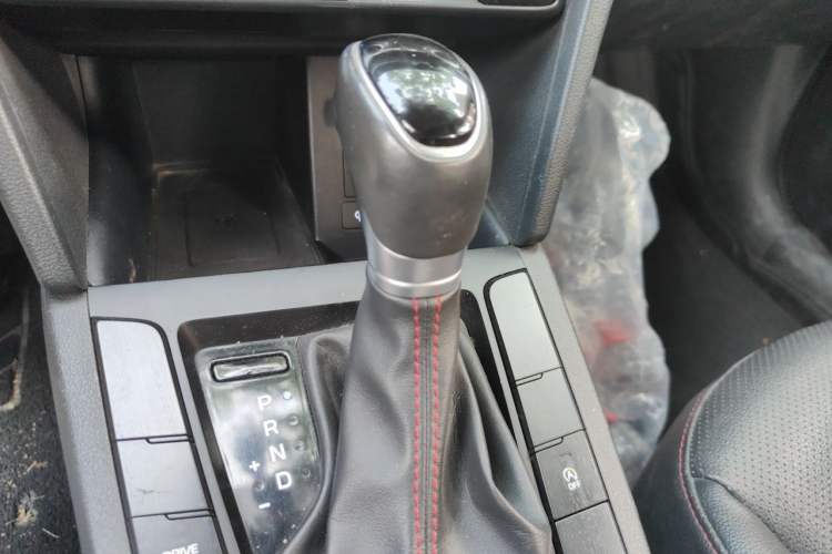 Used Hyundai Elantra (6th Generation / Lingdong) 2019 1.4T Dual-Clutch Xuan Dong · Dynamic Model Gear Lever