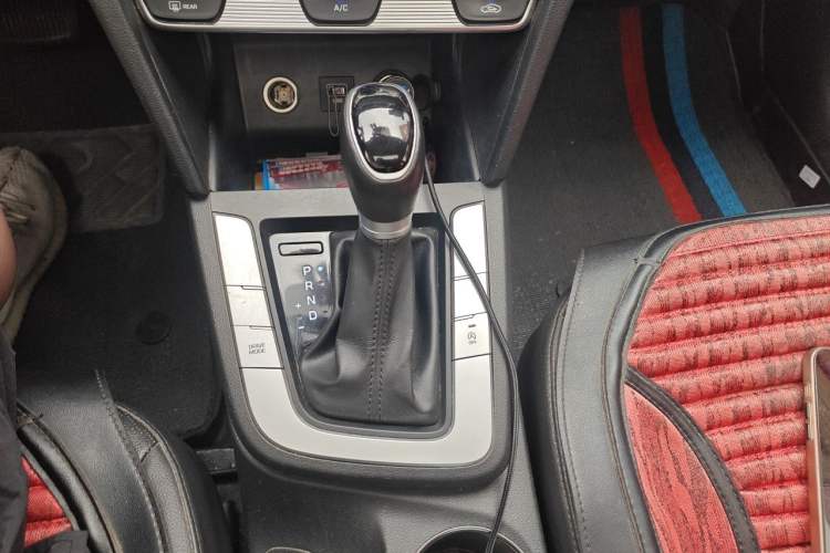 Used Hyundai Elantra (6th Generation / Lingdong) 2019 1.5L CVT ZhiXuan – Elite Version Gear Lever