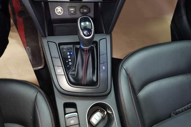 Used Hyundai Elantra (6th Generation / Lingdong) 2019 1.4T Dual-Clutch Xuan Dong · Dynamic Model Gear Lever