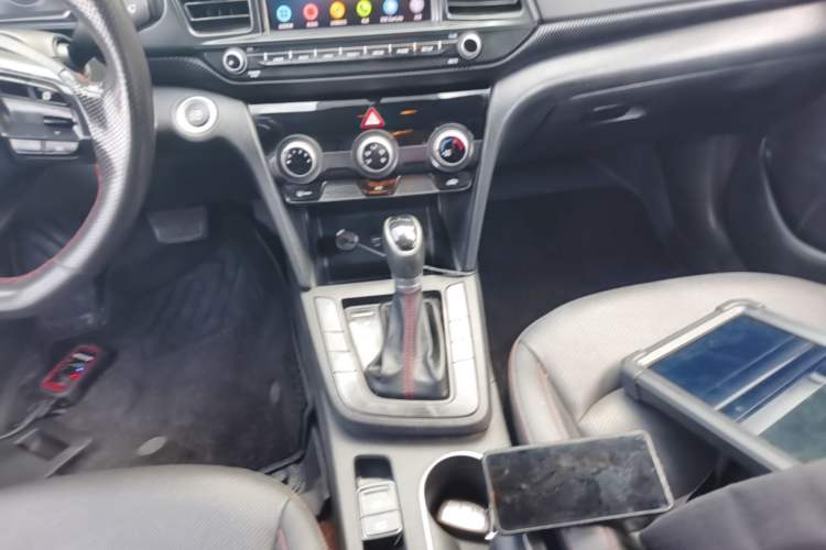Used Hyundai Elantra (6th Generation / Lingdong) 2019 1.4T Dual-Clutch Xuan Dong · Dynamic Model Gear Lever