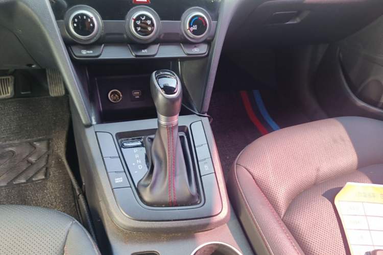 Used Hyundai Elantra (6th Generation / Lingdong) 2019 1.4T Dual-Clutch Xuan Dong · Dynamic Model Gear Lever