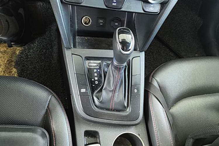 Used Hyundai Elantra (6th Generation / Lingdong) 2019 1.4T Dual-Clutch Xuan Dong · Dynamic Model Gear Lever