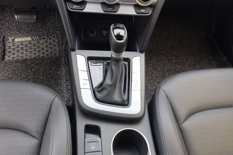 Used Hyundai Elantra (6th Generation / Lingdong) 2019 1.5L CVT ZhiXuan – Elite Version Gear Lever