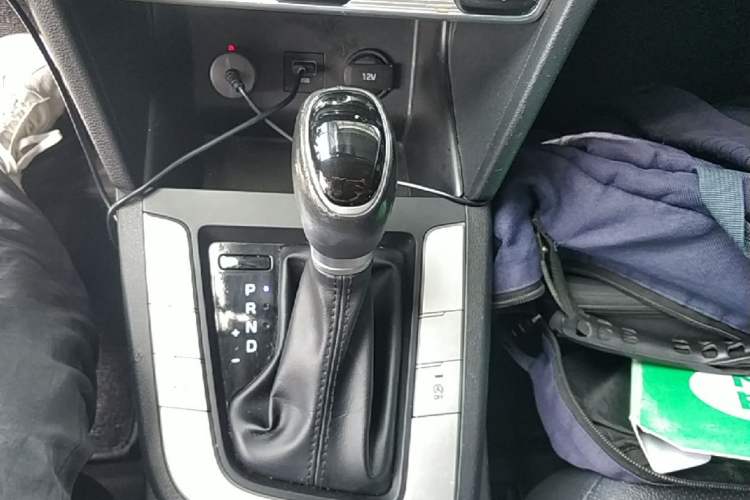Used Hyundai Elantra (6th Generation / Lingdong) 2019 1.5L CVT ZhiXuan – Elite Version Gear Lever