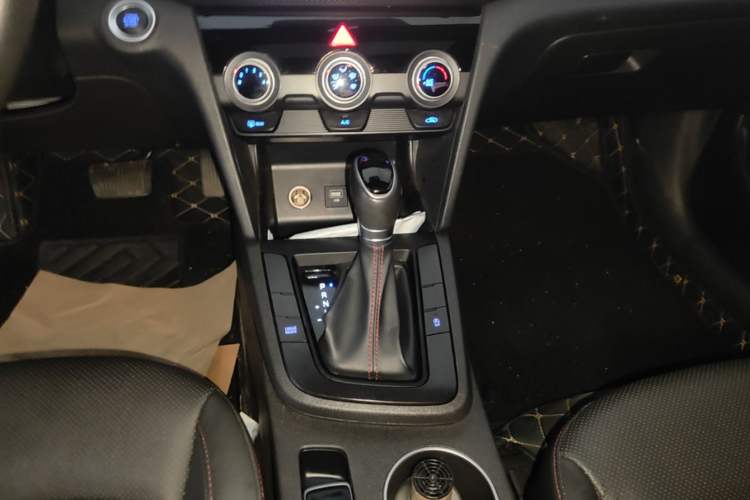Used Hyundai Elantra (6th Generation / Lingdong) 2019 1.4T Dual-Clutch Xuan Dong · Dynamic Model Gear Lever
