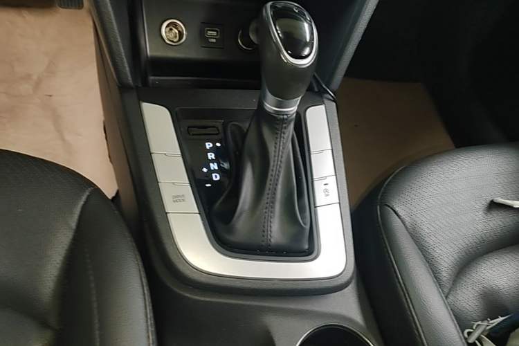 Used Hyundai Elantra (6th Generation / Lingdong) 2019 1.5L CVT ZhiXuan – Elite Version Gear Lever