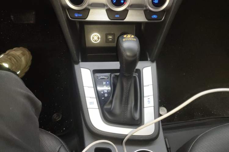 Used Hyundai Elantra (6th Generation / Lingdong) 2019 1.5L CVT ZhiXuan – Elite Version Gear Lever