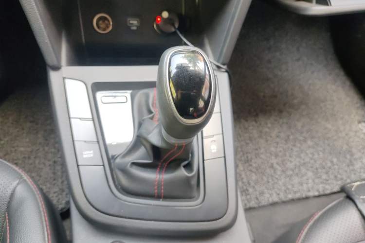 Used Hyundai Elantra (6th Generation / Lingdong) 2019 1.4T Dual-Clutch Xuan Dong · Dynamic Model Gear Lever