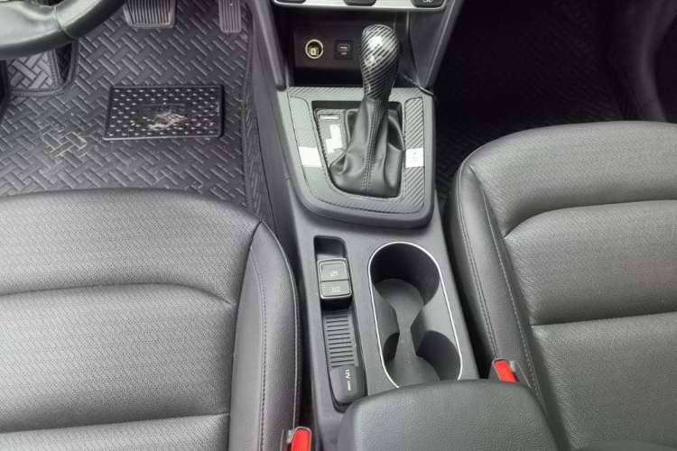 Used Hyundai Elantra (6th Generation / Lingdong) 2019 1.5L CVT ZhiXuan – Elite Version Gear Lever