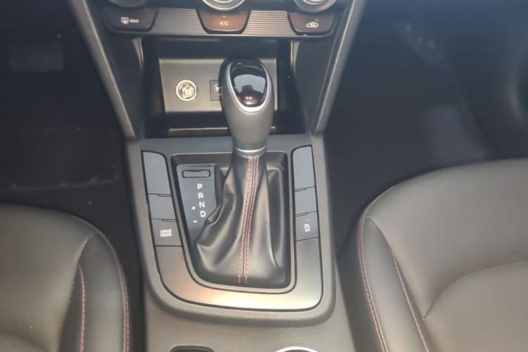 Used Hyundai Elantra (6th Generation / Lingdong) 2019 1.4T Dual-Clutch Xuan Dong · Dynamic Model Gear Lever