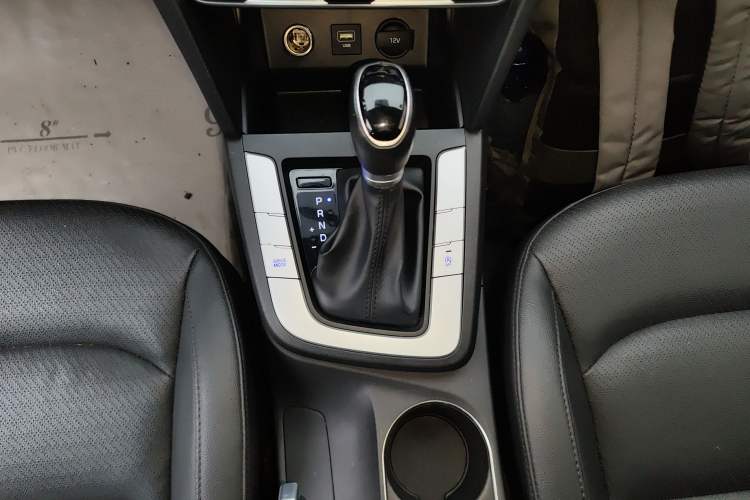 Used Hyundai Elantra (6th Generation / Lingdong) 2019 1.5L CVT ZhiXuan – Elite Version Gear Lever