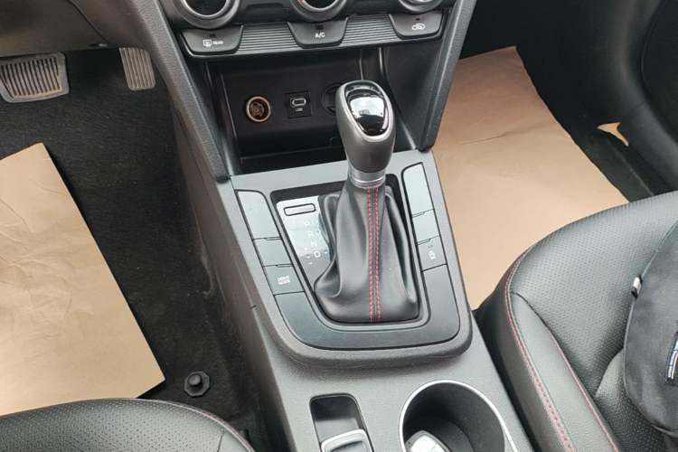 Used Hyundai Elantra (6th Generation / Lingdong) 2019 1.4T Dual-Clutch Xuan Dong · Dynamic Model Gear Lever