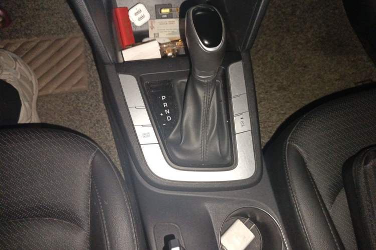 Used Hyundai Elantra (6th Generation / Lingdong) 2019 1.5L CVT ZhiXuan – Elite Version Gear Lever