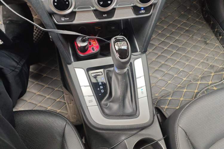 Used Hyundai Elantra (6th Generation / Lingdong) 2019 1.5L CVT ZhiXuan – Elite Version Gear Lever