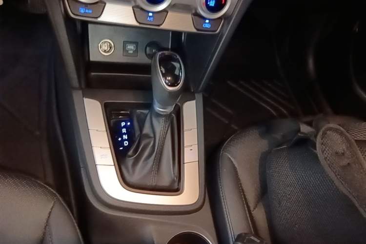 Used Hyundai Elantra (6th Generation / Lingdong) 2019 1.5L CVT ZhiXuan – Elite Version Gear Lever