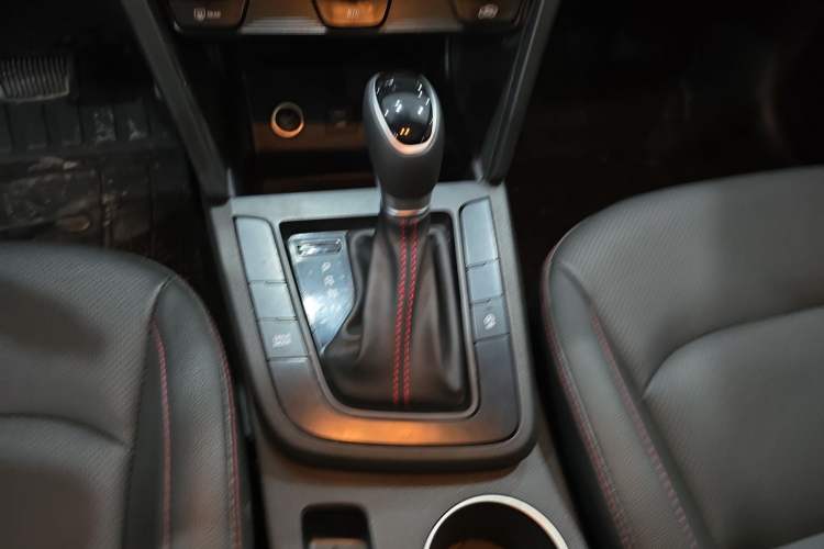 Used Hyundai Elantra (6th Generation / Lingdong) 2019 1.4T Dual-Clutch Xuan Dong · Dynamic Model Gear Lever