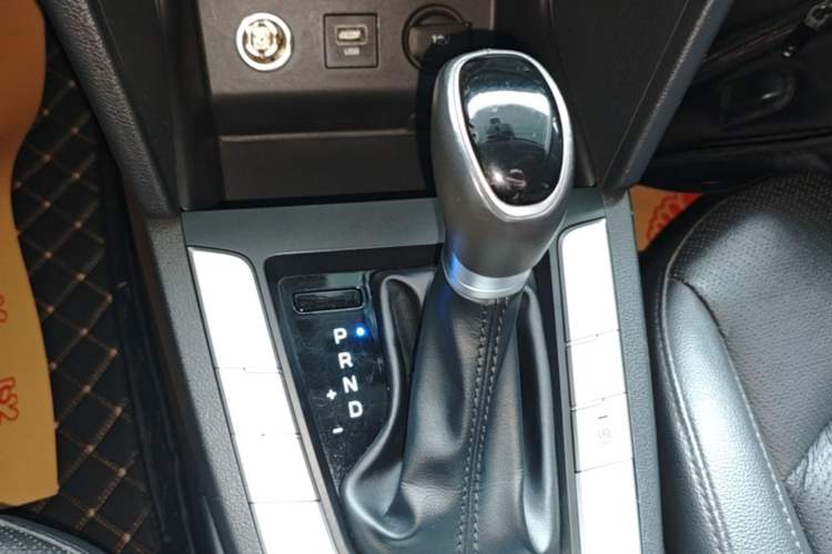 Used Hyundai Elantra (6th Generation / Lingdong) 2019 1.5L CVT ZhiXuan – Elite Version Gear Lever