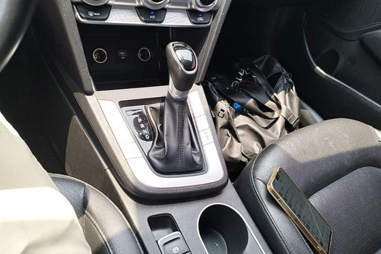 Used Hyundai Elantra (6th Generation / Lingdong) 2019 1.5L CVT ZhiXuan – Elite Version Gear Lever