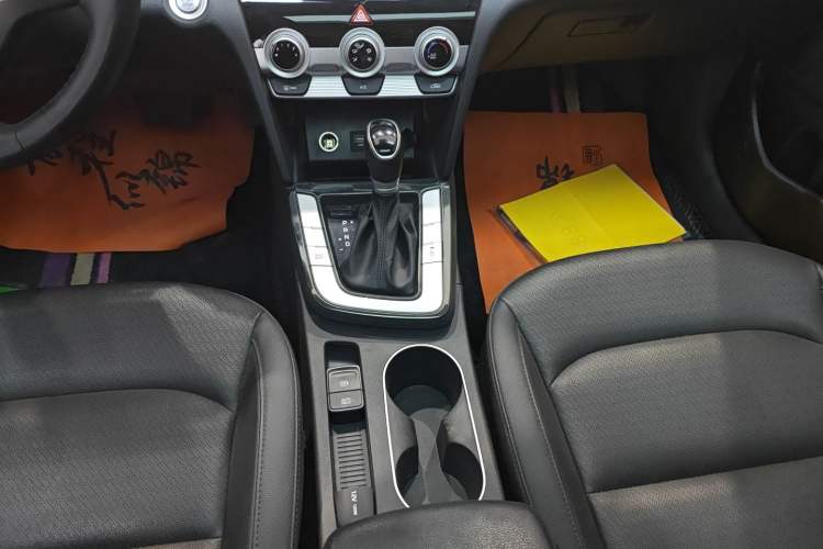 Used Hyundai Elantra (6th Generation / Lingdong) 2019 1.5L CVT ZhiXuan – Elite Version Gear Lever