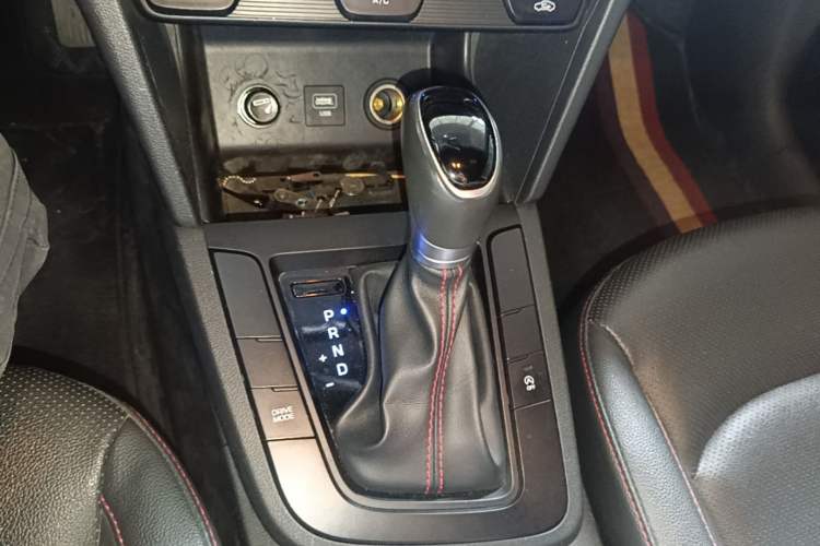 Used Hyundai Elantra (6th Generation / Lingdong) 2019 1.4T Dual-Clutch Xuan Dong · Dynamic Model Gear Lever