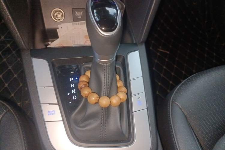 Used Hyundai Elantra (6th Generation / Lingdong) 2019 1.5L CVT ZhiXuan – Elite Version Gear Lever