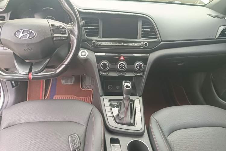 Used Hyundai Elantra (6th Generation / Lingdong) 2019 1.4T Dual-Clutch Xuan Dong · Dynamic Model Gear Lever
