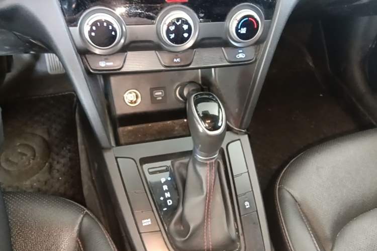 Used Hyundai Elantra (6th Generation / Lingdong) 2019 1.4T Dual-Clutch Xuan Dong · Dynamic Model Gear Lever
