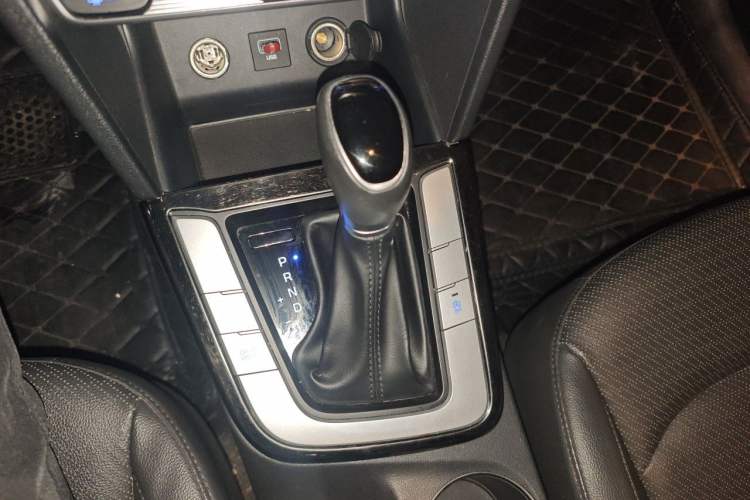 Used Hyundai Elantra (6th Generation / Lingdong) 2019 1.5L CVT ZhiXuan – Elite Version Gear Lever