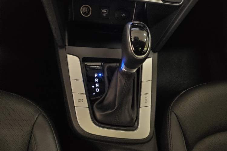 Used Hyundai Elantra (6th Generation / Lingdong) 2019 1.5L CVT ZhiXuan – Elite Version Gear Lever