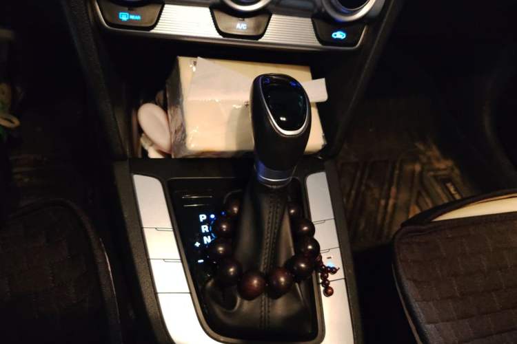 Used Hyundai Elantra (6th Generation / Lingdong) 2019 1.5L CVT ZhiXuan – Elite Version Gear Lever