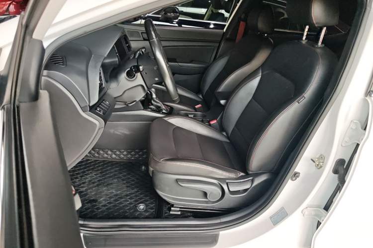 Used Hyundai Elantra (6th Generation / Lingdong) 2019 1.4T Dual-Clutch Xuan Dong · Dynamic Model Interior 1