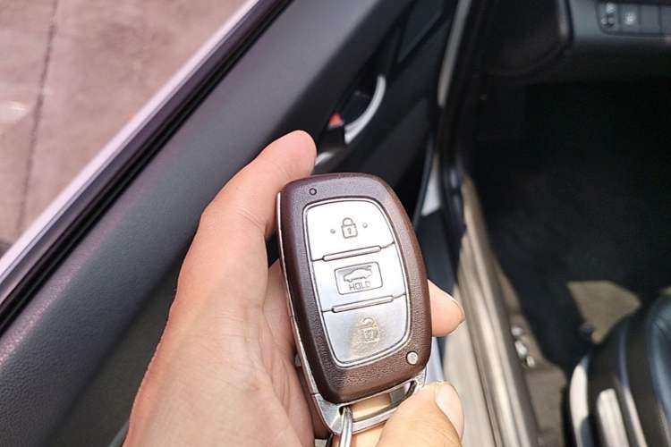 Used Hyundai Elantra (6th Generation / Lingdong) 2019 1.5L CVT ZhiXuan – Elite Version Interior 1