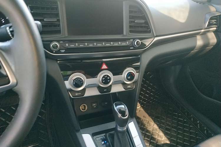 Used Hyundai Elantra (6th Generation / Lingdong) 2019 1.5L CVT ZhiXuan – Elite Version Interior 2