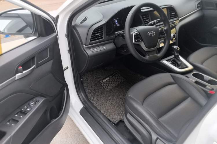 Used Hyundai Elantra (6th Generation / Lingdong) 2019 1.5L CVT ZhiXuan – Elite Version Interior 3