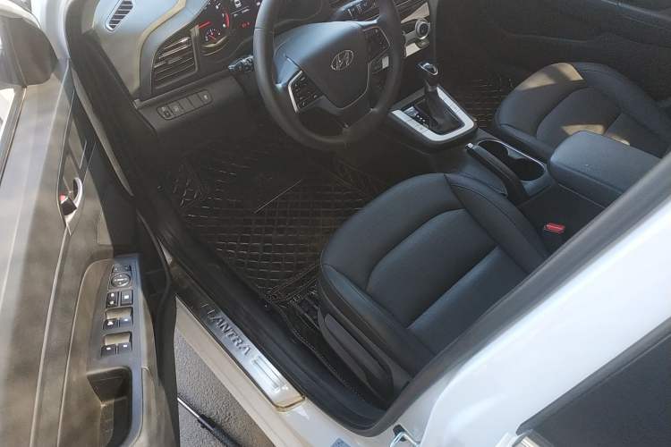 Used Hyundai Elantra (6th Generation / Lingdong) 2019 1.5L CVT ZhiXuan – Elite Version Interior 3